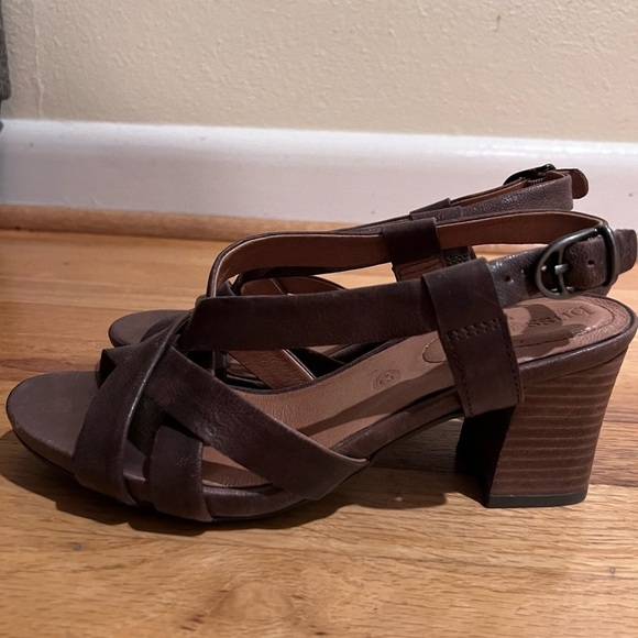 Bussola NWOT Women 3” Heel Brown Open Tow Sandals - Size 38 - Picture 10 of 15